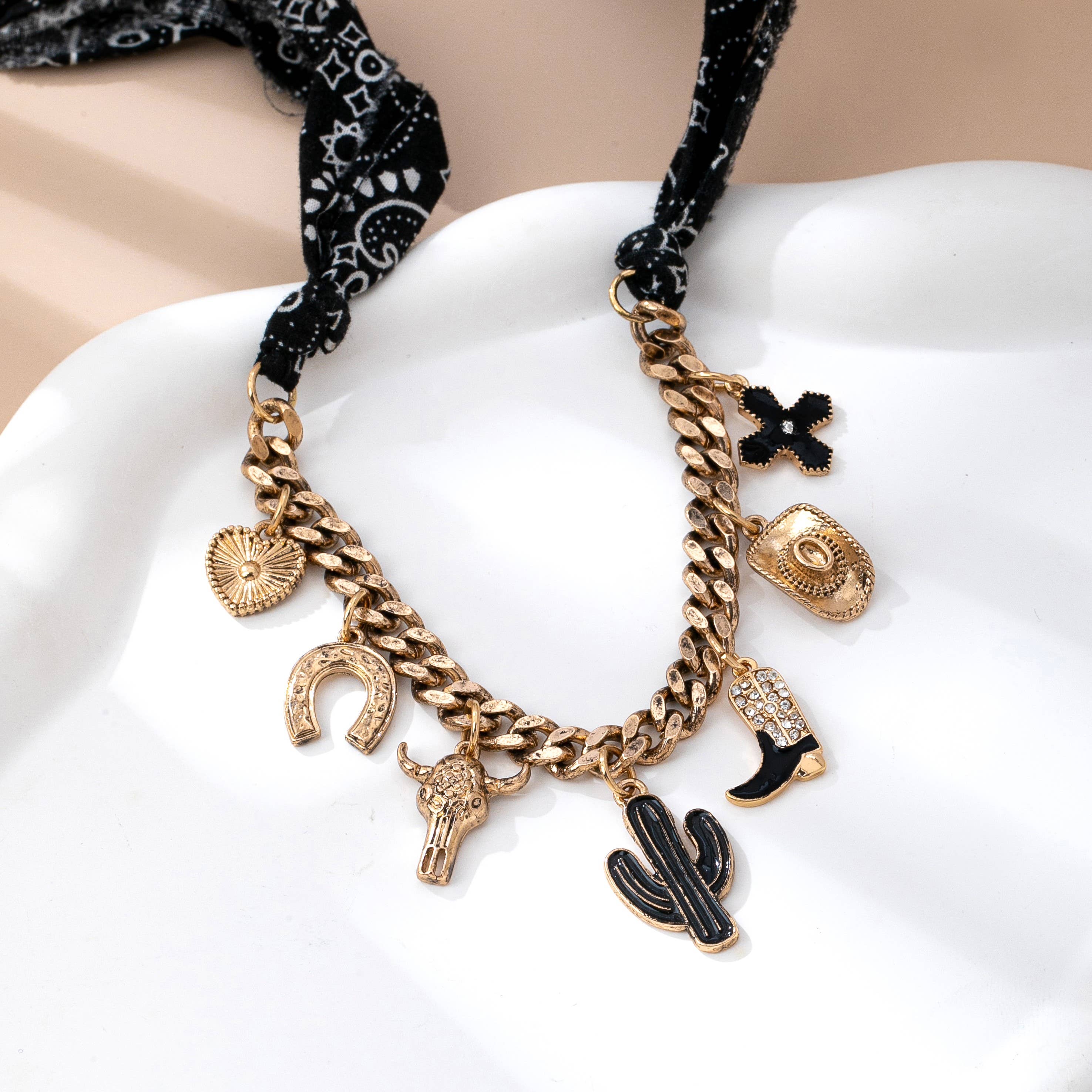 CHARM ANIMAL SCARF NECKLACE-WESTERN CROSS BOOT HAT |80N92703