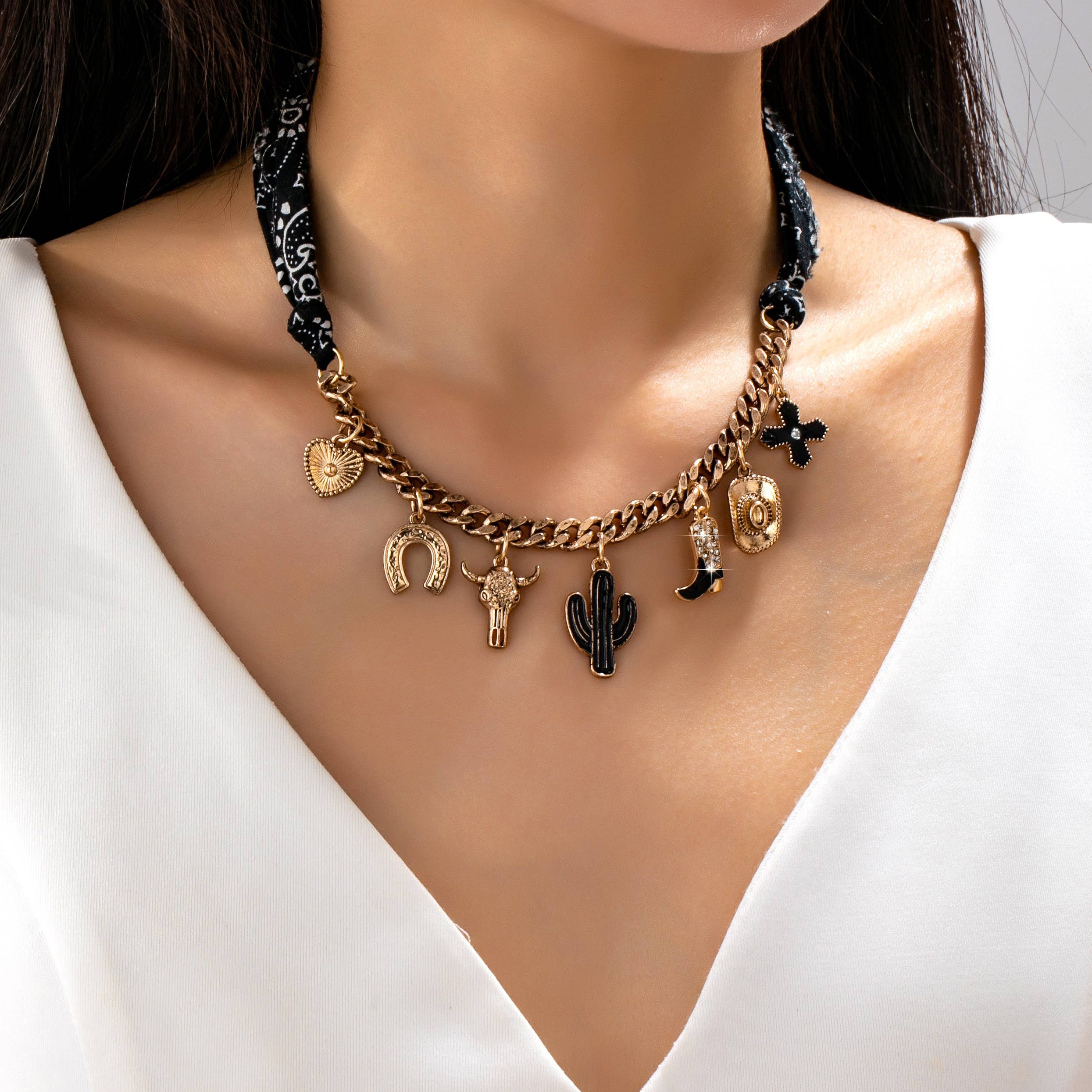 CHARM ANIMAL SCARF NECKLACE-WESTERN CROSS BOOT HAT |80N92703